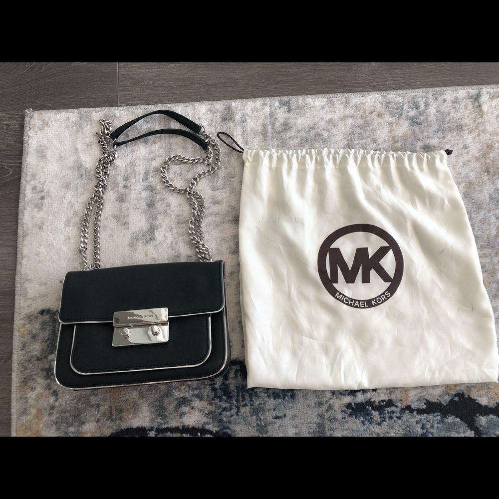 MK shoulder bag/ cross body bag Like New